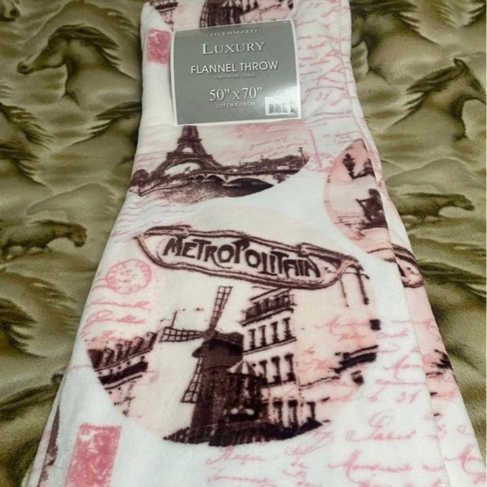 Metro Oversized Luxury Flannel Throw.